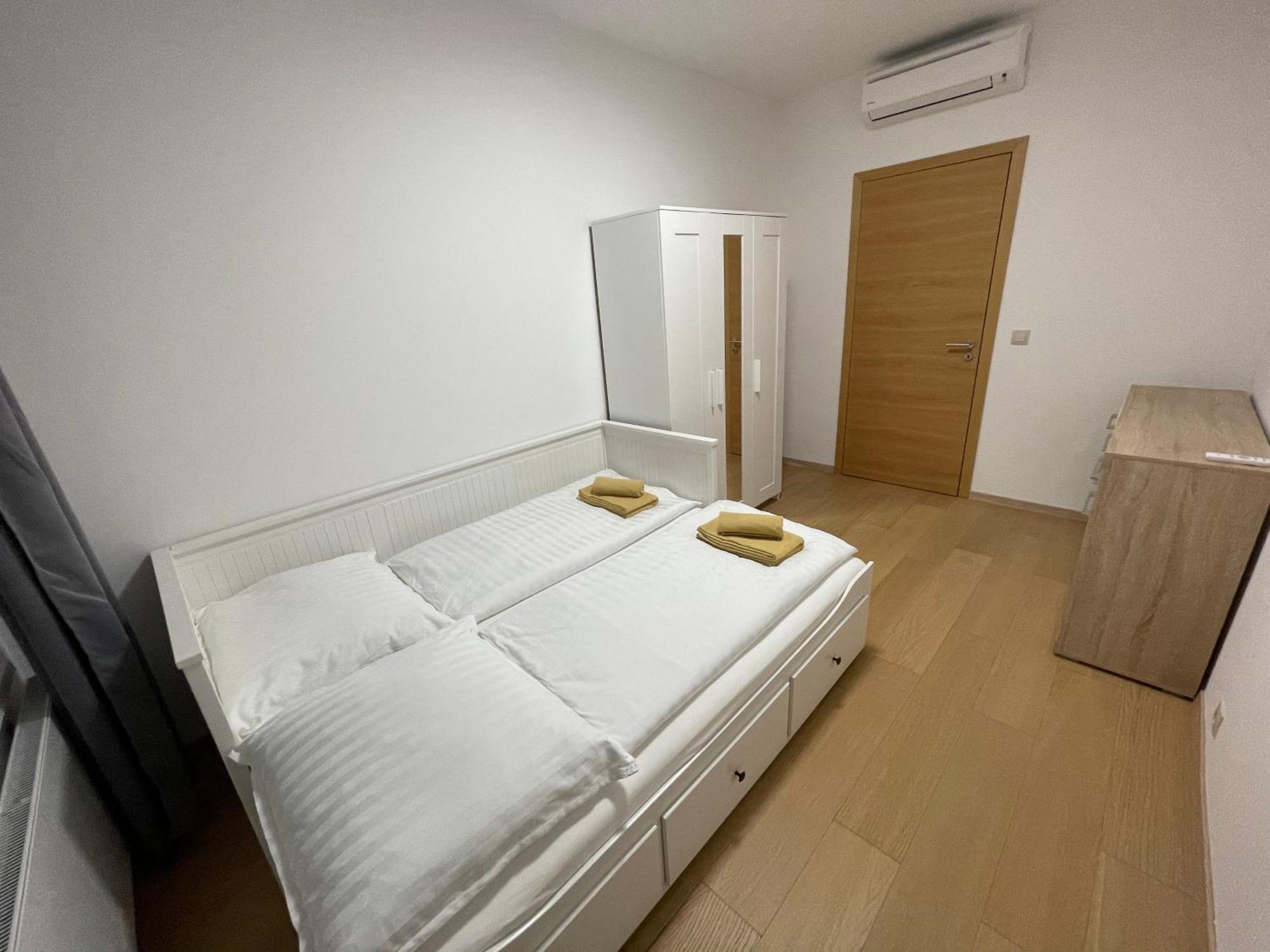 Sag Panorama City Apartment 3 Rooms Free Parking Free Wifi ブラチスラヴァ エクステリア 写真